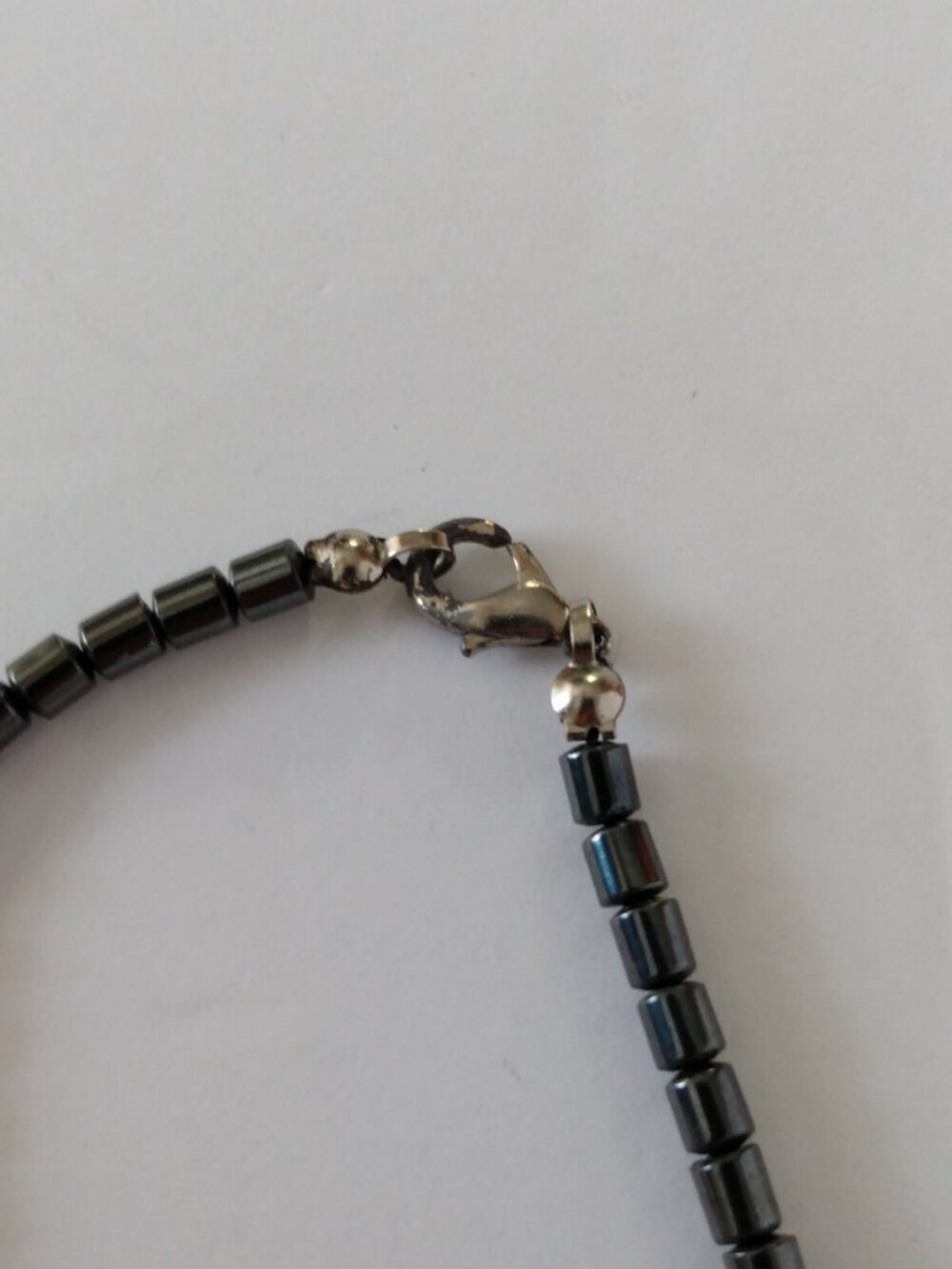 Vintage Hematite Bead & Shell Festoon Necklace - 17 inches long. Excellent item. - Picture 8 of 8